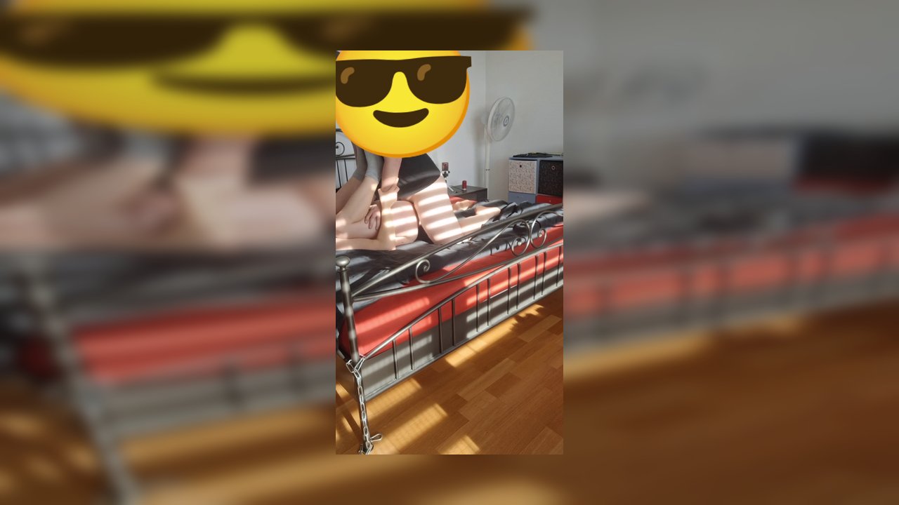 Swissapple – Er kommt ins Zimmer, benutz und fickt mich bis er mir einen Creampie gibt