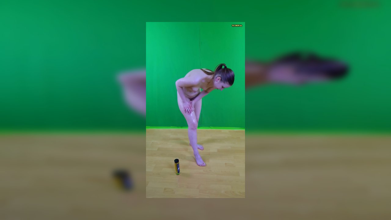 Teen Desire – Geölter Teen Körper