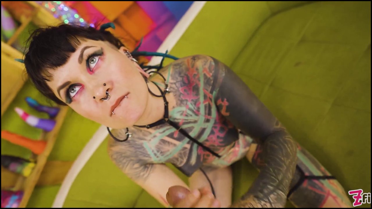 Z-Filmz – Tätowierte alte teen tief in den hals und bekommt das gesicht von ihrem punk FREUND pOV gefickt