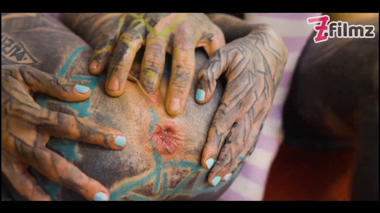 Z-Filmz – Zwei schlanke süße werden von einem servicemann mit fettem schwanz gefickt