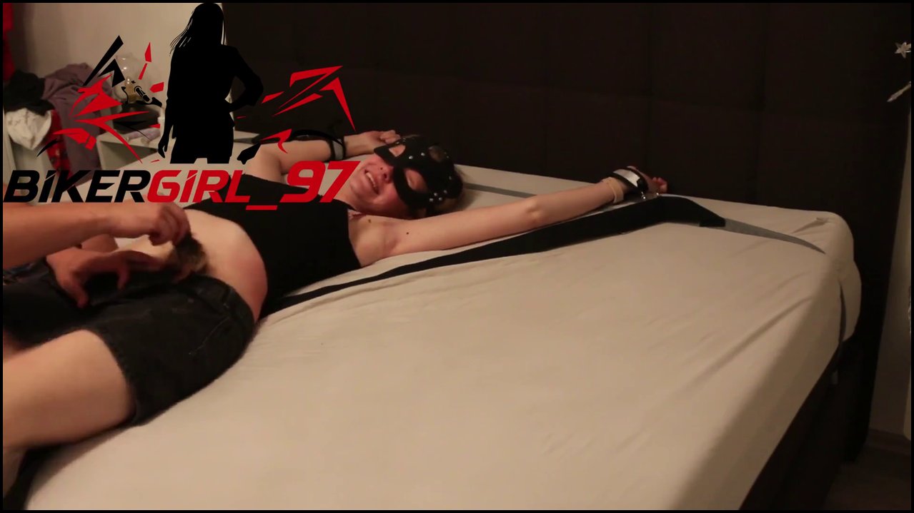Bikergirl 97 – Mein erstes Kitzelvideo