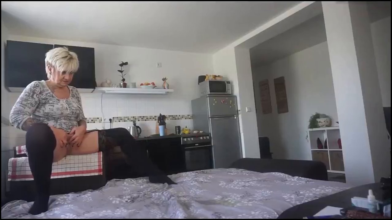 Cathalena – Einfach aufs Laken gepisst