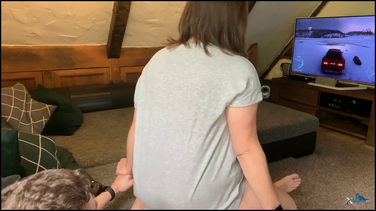 Dirty Desire – Beim Zocken verführt – Auf den Arsch gespritzt