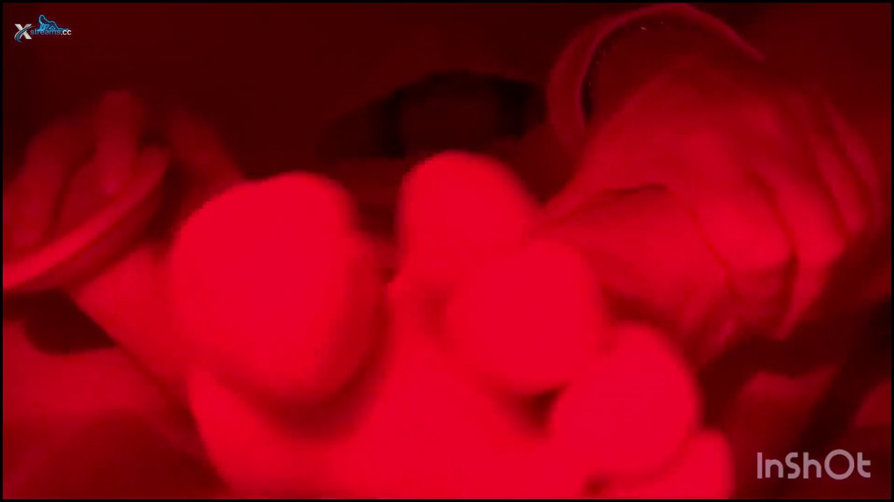 KapkanAruniCouple – Kleine Stiefschwester Bereitet Ihre Pussy Vor