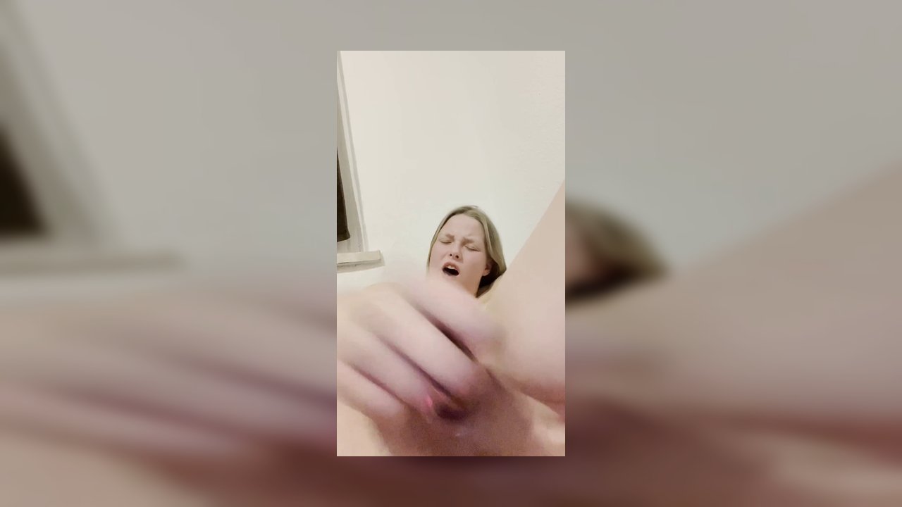 Leni Jung – Ich bin verdammt geil 18 Jahre alt