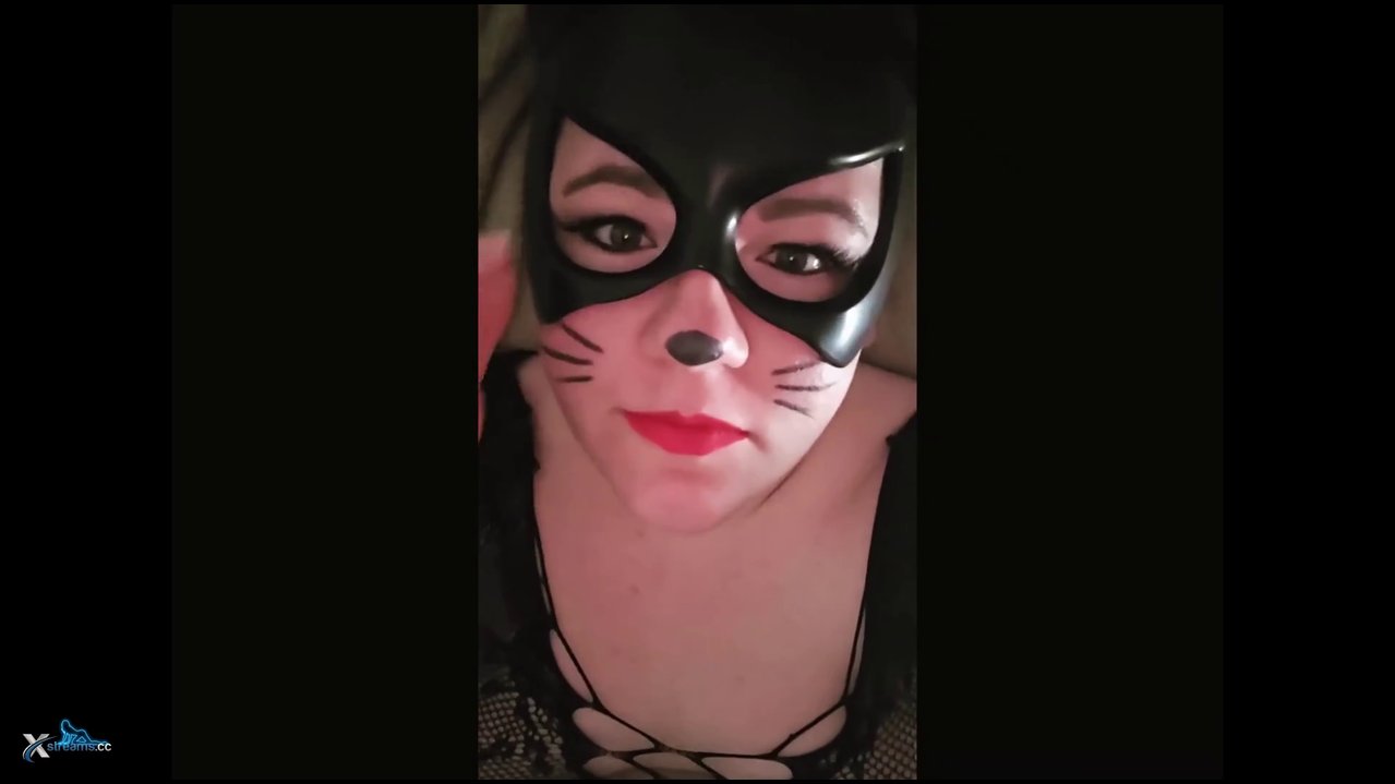 MaskedMomWife – Süßes Kätzchen Bläst Gerne Schwanz