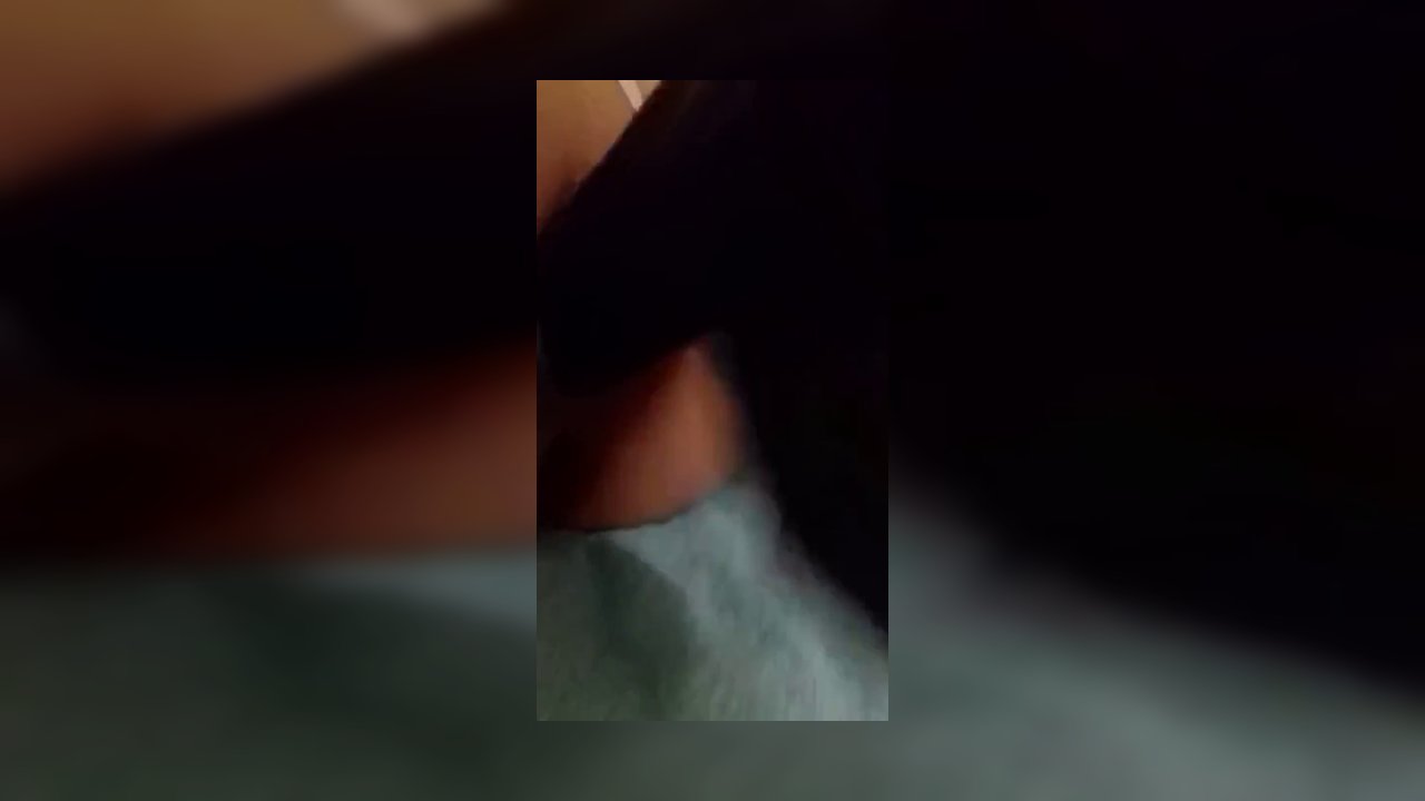 Paar2307 – Schlampe macht es sich mit Big dildo die notgeile hure