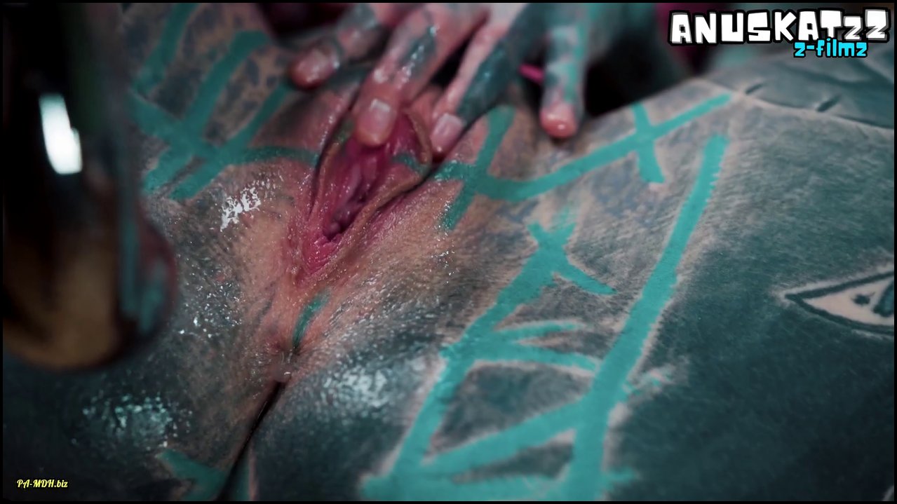 Anuskatzz – Rosa Anal Schlampe mit Stahl Spielzeug tiefes fickenund zauberstab squirting orgasmus