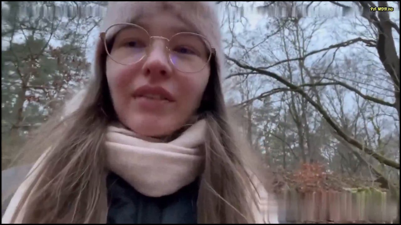 Emmi-Hill – Musste so dringend – Gepisst im Wald